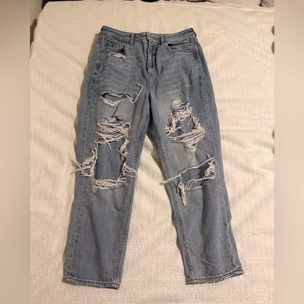 American Eagle Outfitters Light Wash Blue Jeans Distressed Mom Jeans Straight Le